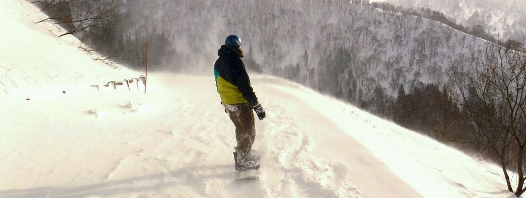 Snowboarder on the Karawasa slope
