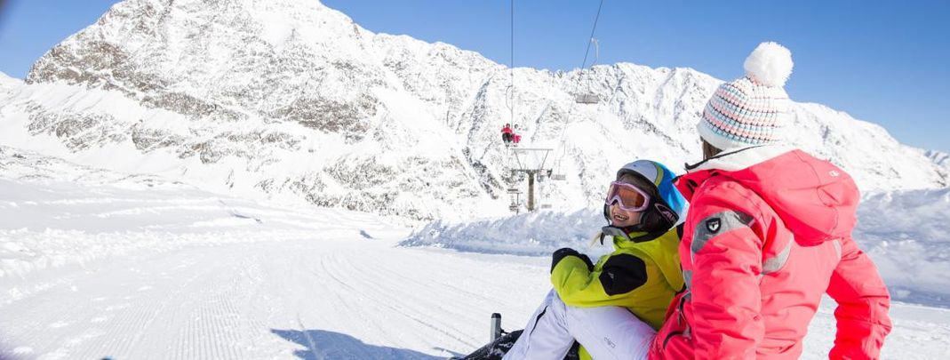 Auf der Rodelpiste Lazaun gehts vor spektakulärer Kulisse rasant ins Tal.