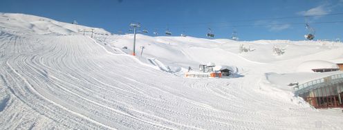 Die Vorbereitungen für den Saisonstart laufen in den Skigebieten bereits. Schnee liegt auch schon mehr als genug.