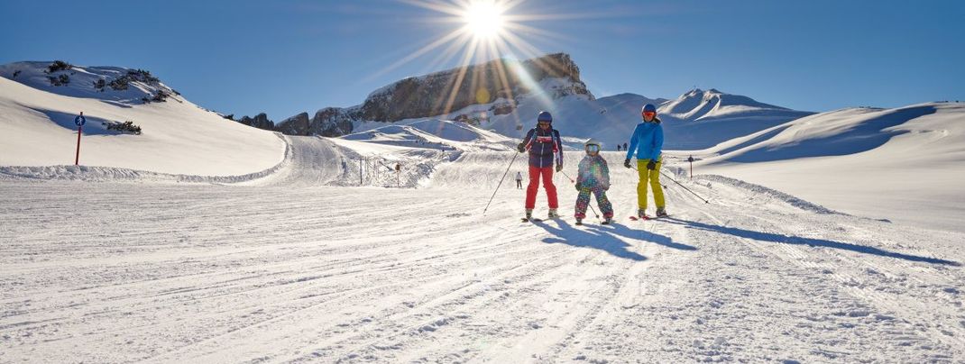 Viel Spaß ist bei einem Familien-Skitag am Ifen garantiert.