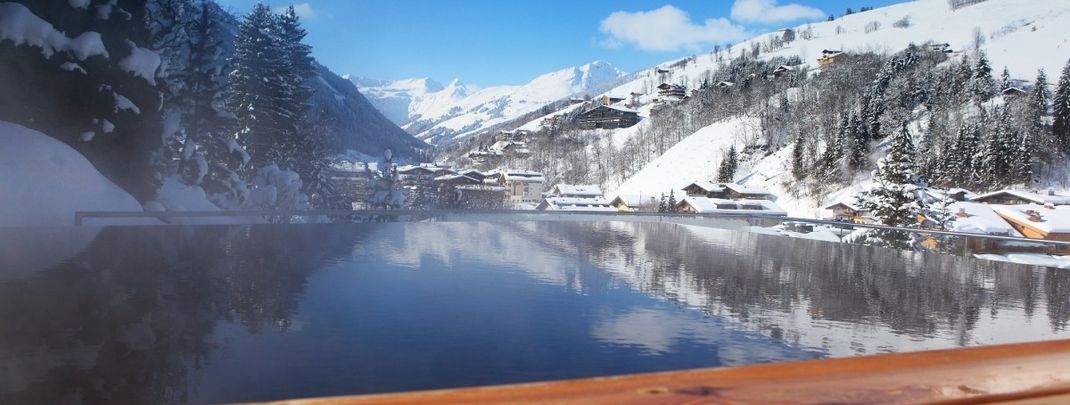 Outdoor ´over the edge´ Pool