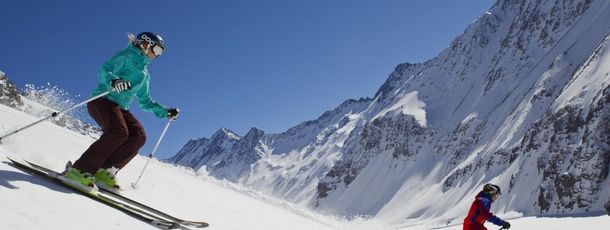 Guests who enjoy heli-skiing will be happy to hear that heli rides allowing access to fresh powder are offered from July to September.