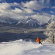 The Lake Louise resort offers you a unique panorama of the mountains.