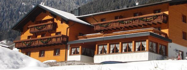 Hausansicht im Winter