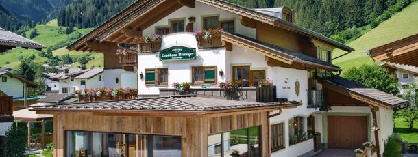 Hotel Landhaus Neumayr im Sommer
