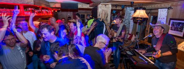 Natürlich darf auch beim Après-Ski in Gröden die Live-Musik nicht fehlen.