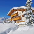 Pension Michaela 1.700m autofreiMitten im Schigebiet, ski in ski outDirekt am Schilift der Sie ins größte Schigebiet Österreichs bringt!
