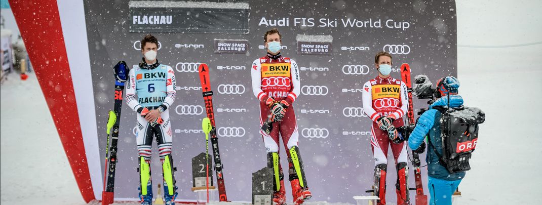 Manuel Feller gewann im letzten Jahr den ersten der beiden Flachau-Slaloms vor Clement Noel und Marco Schwarz.