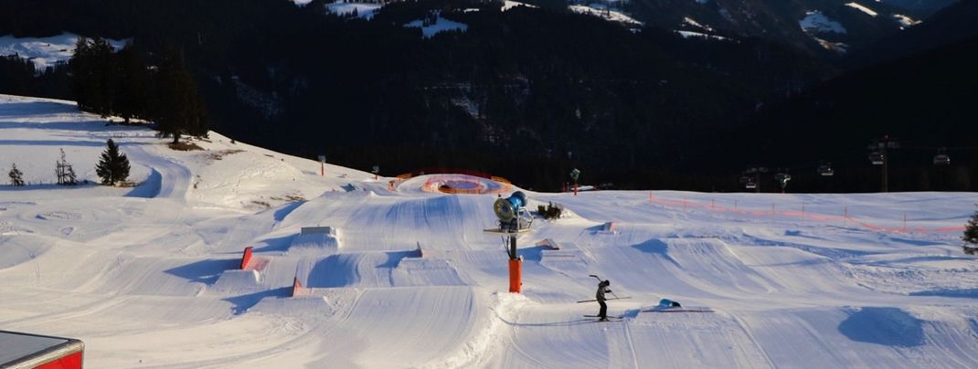 Elemente für alle Könnerstufen bietet der Snowpark auf der Steinplatte.