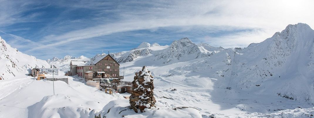 Ein grandioses Alpenpanorama genießen Besucher am Schutzhaus "Schöne Aussicht".