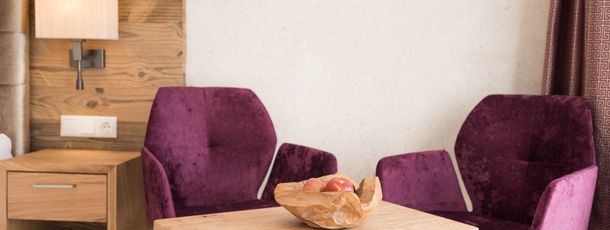 Die gemütliche Sitzecke in der kleinen Hof-Suite