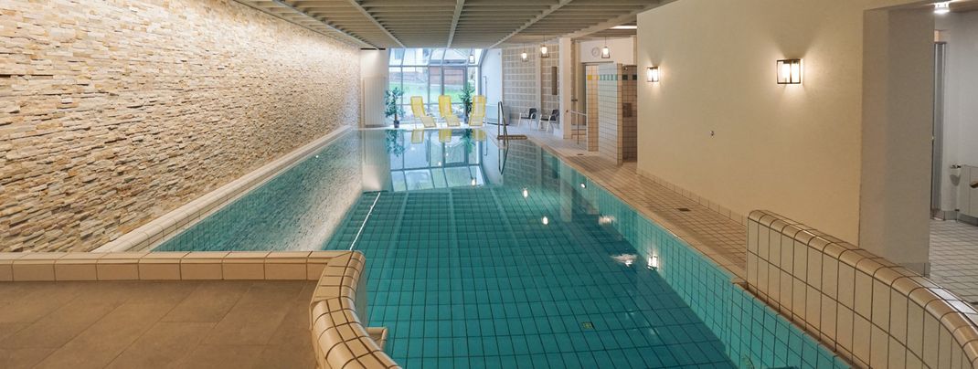 Hallenbad 5x12m mit Whirlecke und Sauna