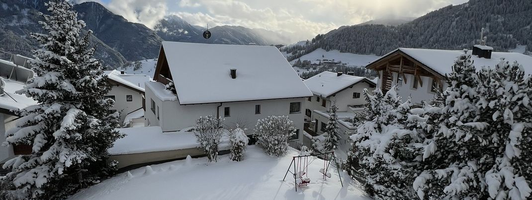 Unser großer südseitiger Garten :)