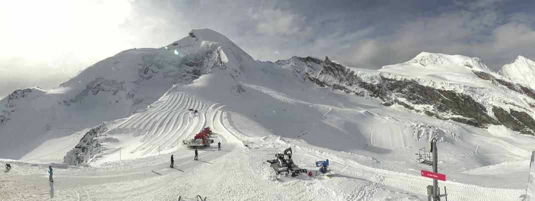 Die geöffneten Pisten in Saas-Fee nutzen aktuell auch viele Weltcupprofis zum Training.