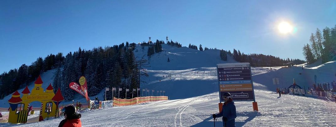 Children's ski school at the Obergass practice lift in Alpendorf