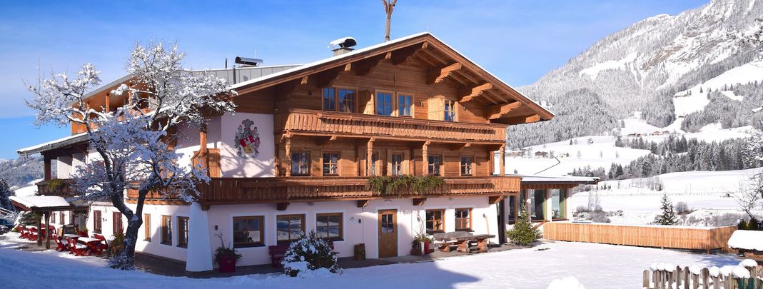 Urlaubsglück im Schnee im Hotel Chalets Grosslehen