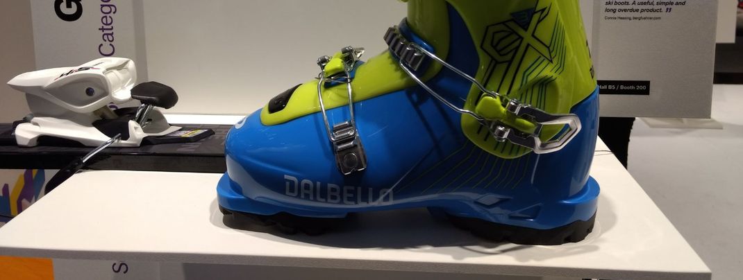 Mehr Bewegungsfreiheit und einfacheres Gehen für Kinder ermöglicht der Skischuh von Dalbello.