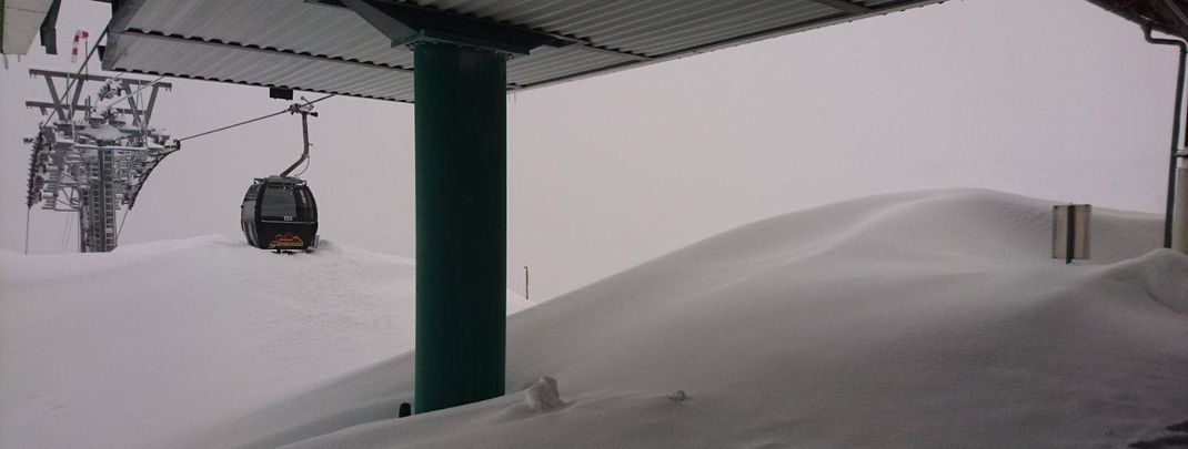 No way forward, no way back: The gondola at Schlick 2000 was trapped.