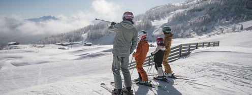 Die Steinplatte-Winklmoosalm bietet dir unkomplizierten Familien-Skispaß.