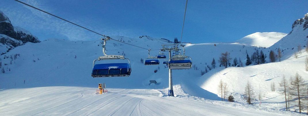 Blauer Himmel bereits am Freitagmorgen in Nassfeld.