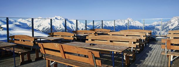 Terrasse am Panoramarestaurant der Gipfelhütte