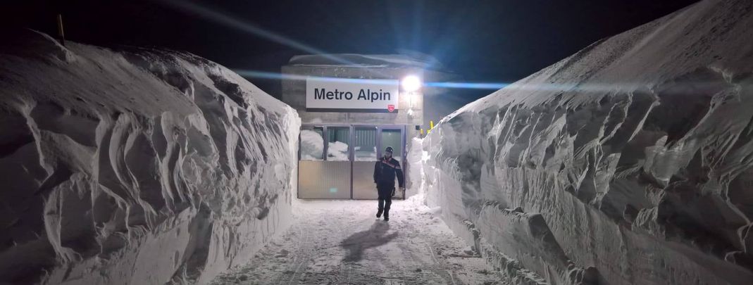 Meterhohe Schneewände: Nichts ging mehr Ende Januar im Skigebiet von Saas-Fee.