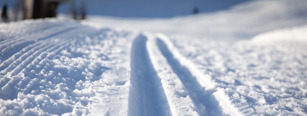 Unebenheiten und Spurrillen können schnell auch mal gefährlich werden.