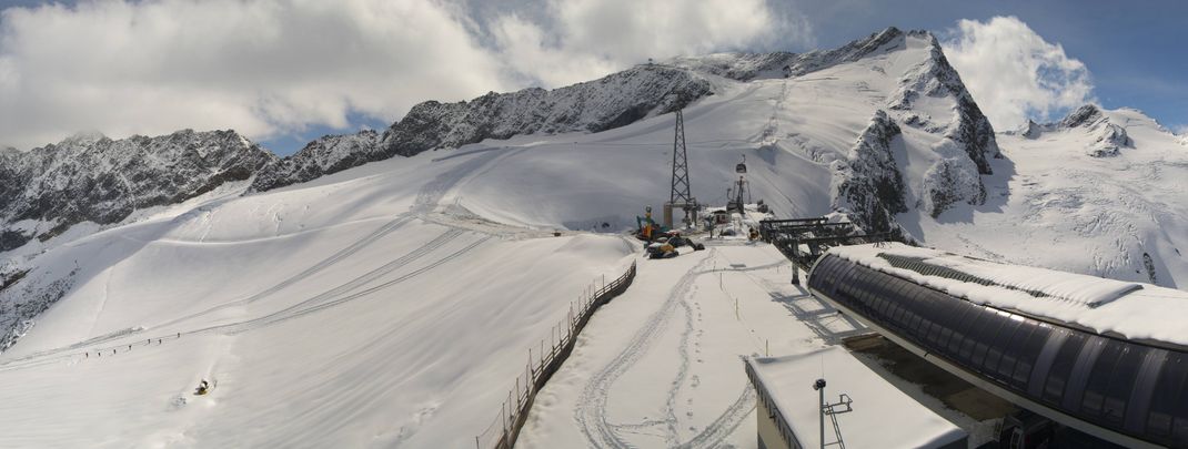 Die Piste 32 am Rettenbachferner wird ab Freitag bis zur Mittelstation geöffnet sein.