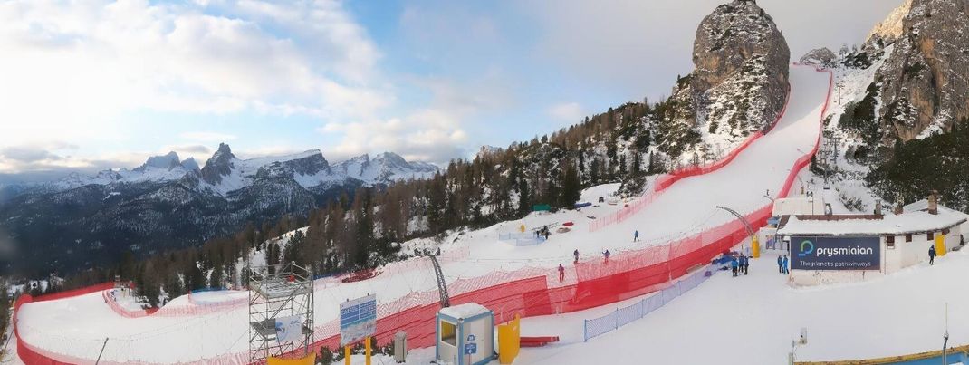 Spektakulär: Der Startschuss der Olympia-Abfahrt in Cortina zwischen den Felsen.