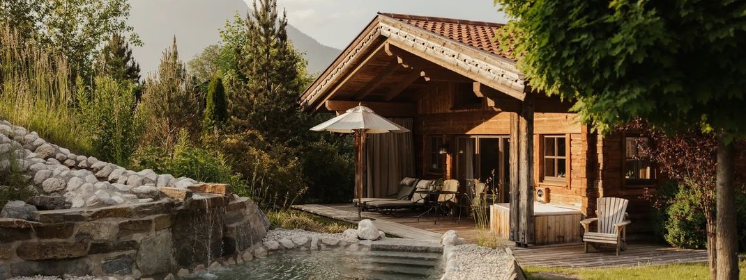 Chalets mit eigenem Schwimmteich und Whirlwanne