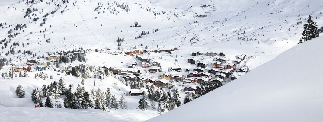 Sicht auf den rund 1.630 Meter hochgelegenen Talort Obertauern von der Gamsleiten 1 aus.