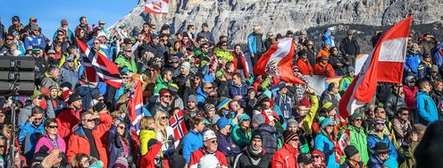 Zuschauern beim Ski-Weltcup Alta Badia werden nicht nur spektakuläre Rennen geboten, sondern auch ein unterhaltsames Rahmenprogramm.