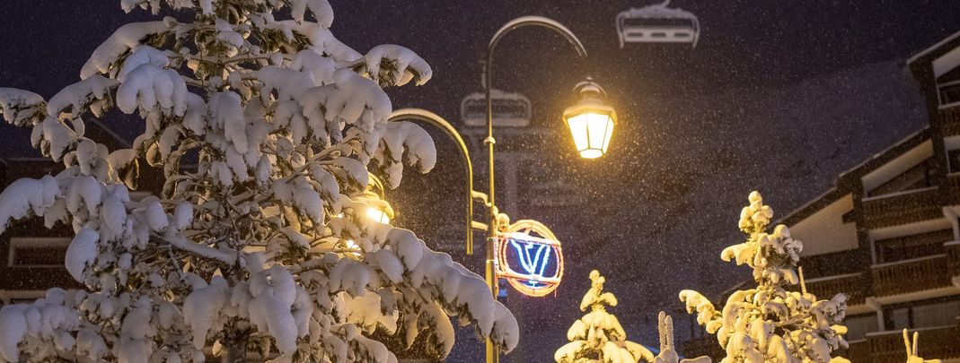 Kräftig eingeschneit wird auch wieder der französische Bergort Val Thorens.