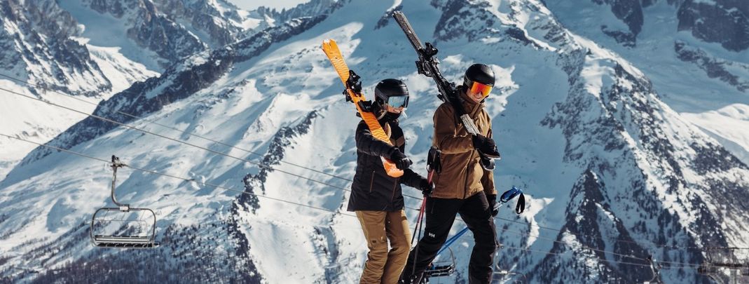 Mit dem SkiFree-Programm von Helly Hansen wird deine neue Skiausrüstung zum Ticket für kostenlose Ski-Abenteuer.