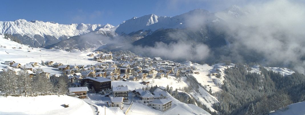 Etwas Schnee liegt auch schon im Ort Serfaus auf 1427 Metern.