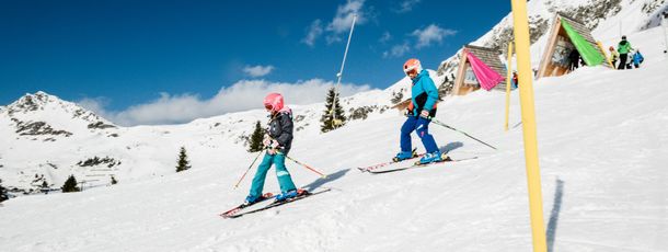 Whether with a ski instructor or parents, everyone can learn to ski in Obertauern.