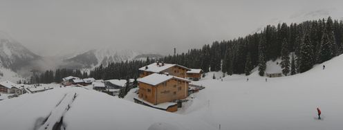 Über 30cm Neuschnee soll es bis Mittwoch am Arlberg geben. Hier der Blick vom Hotel Goldener Berg in Oberlech.