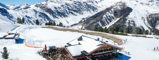 Die Kaser Mandl Alm ist ein super Treffpunkt im Skigebiet.