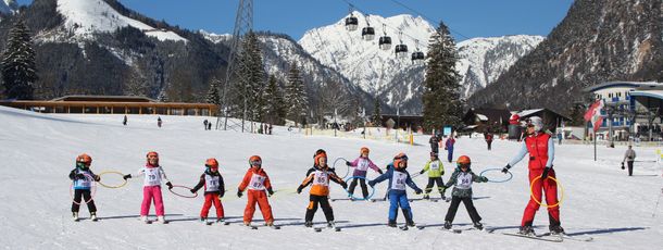 Kinderskikurs im Tal in Pertisau
