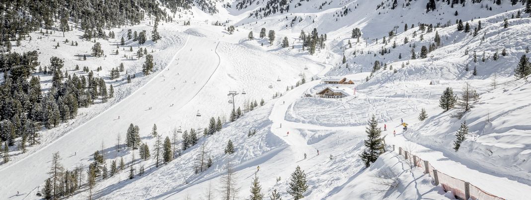 Die Balbach Alm liegt mitten im Skigebiet und bietet auch Übernachtungsmöglichkeiten.