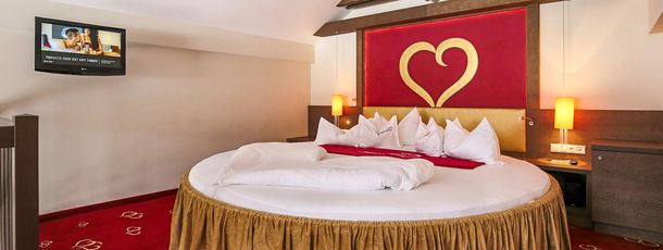 Galerie-Suite mit rundem Bett