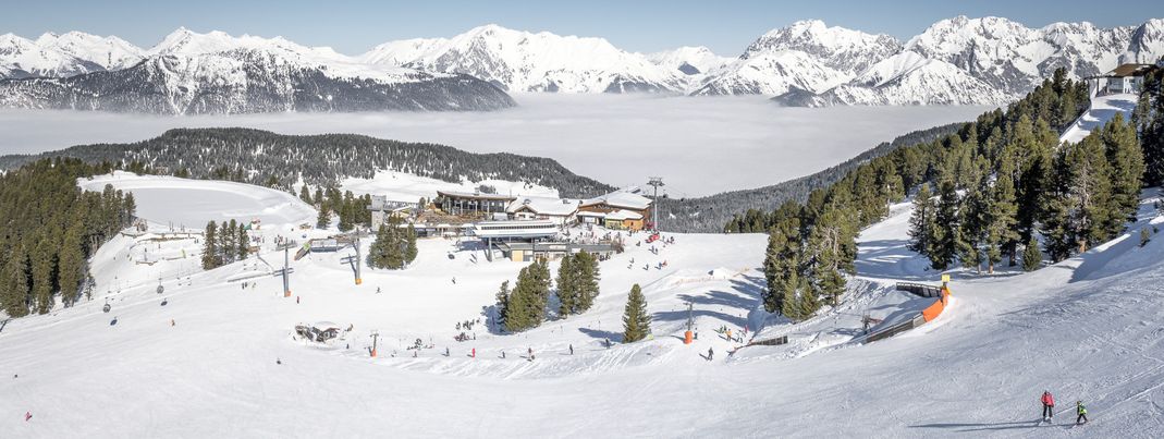 Das große SB-Panoramarestaurant liegt an der Bergstation der Gondelbahnen.