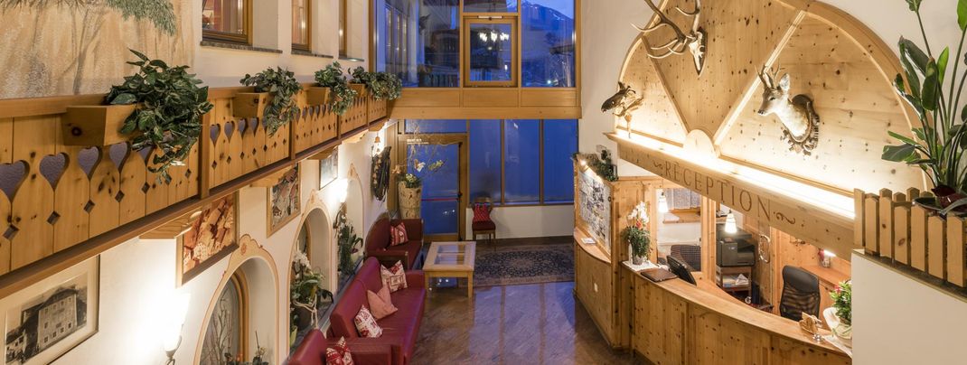 Eingang mit Rezeption