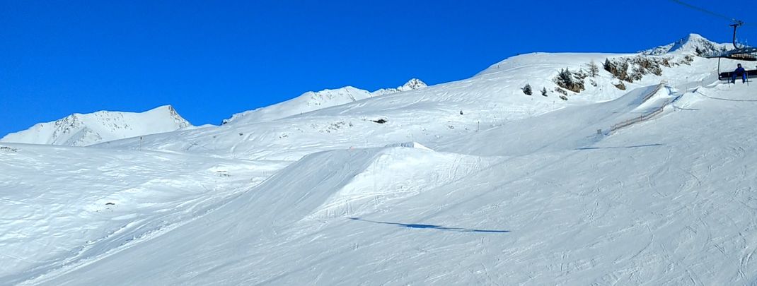 Freestyler finden einen Funpark unterhalb der Gratli Hütte.