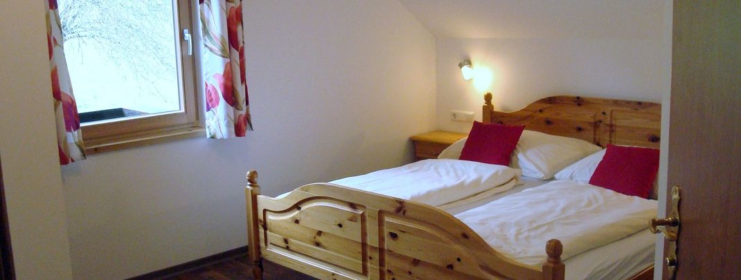 Gemütliches Doppelzimmer: Das Zimmer verfügt über Dusche, WC getrennt, TV, Sitzecke und Balkon