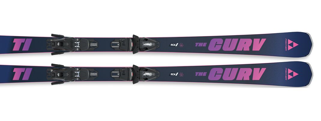 Bronze auf der Piste, Gold im Design – der Fischer The Curv TI WS punktet mit Dynamik, Präzision und auffälligem Pink-Design.