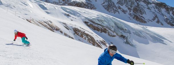 Rund 35 km Pistenspaß warten in Saas-Grund.