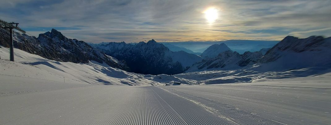 Die Zugspitze startet mit 2G in die Skisaison.