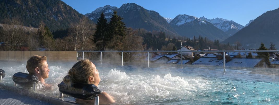 Genieße Wellness, Sauna und Erholung in der Therme Oberstdorf.