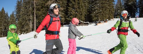 Spaß steht beim Skifahren mit Kindern an oberster Stelle.